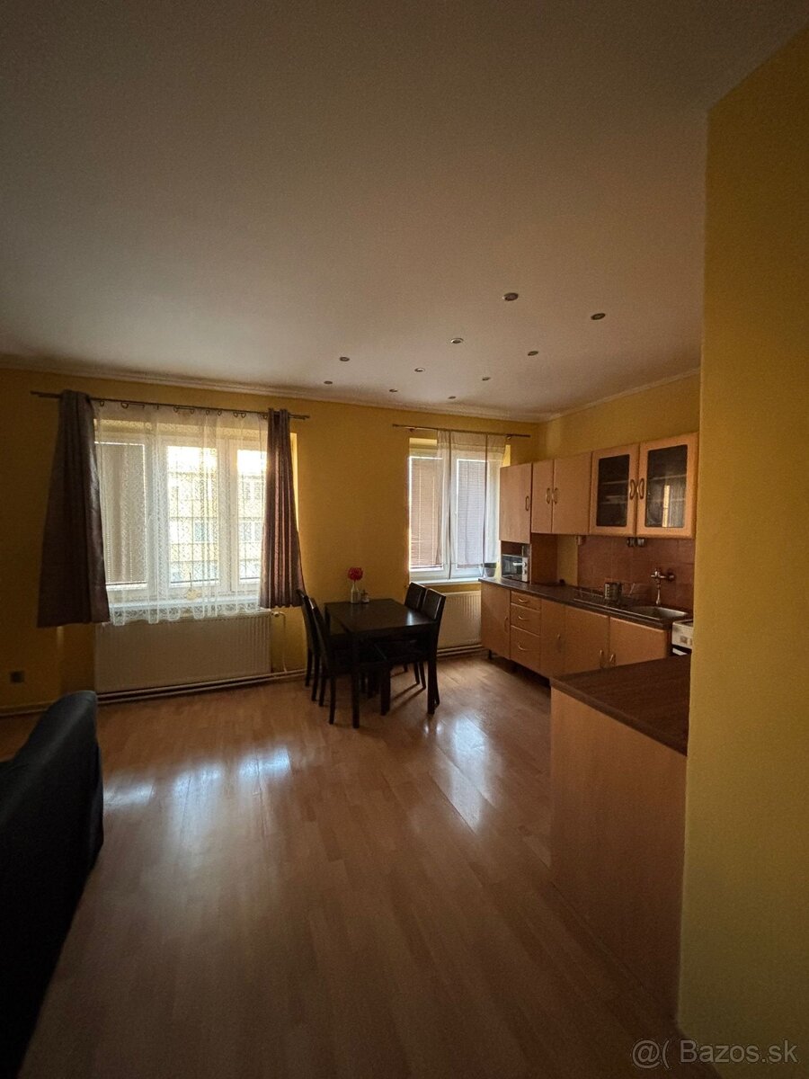 Prenajom 2,5 izbový byt v Košiciach za malým tescom - 2