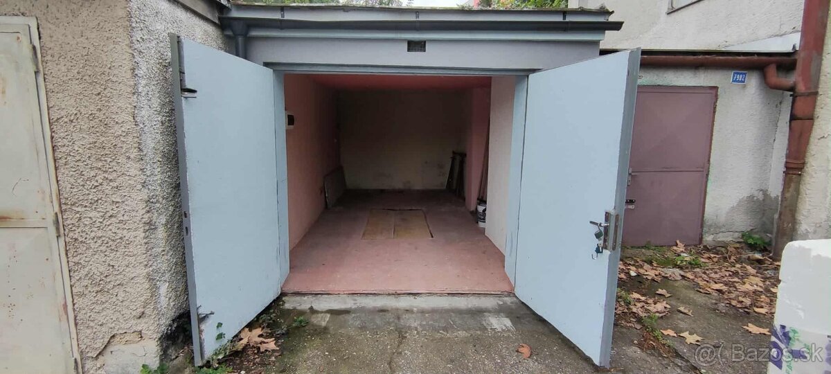 Garaz na Uhlisku - 2