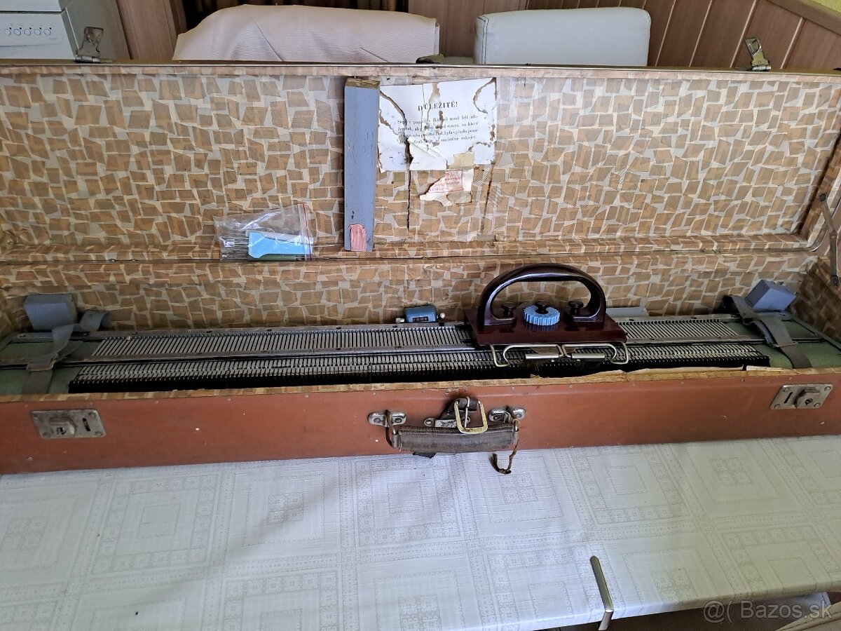 Retro pletací stroj - 2