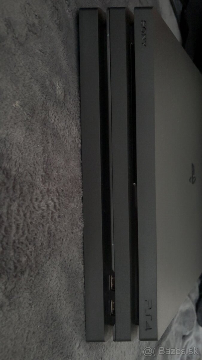 PS4 PRO 1TB + 2x ovládač + NHL22 - 2