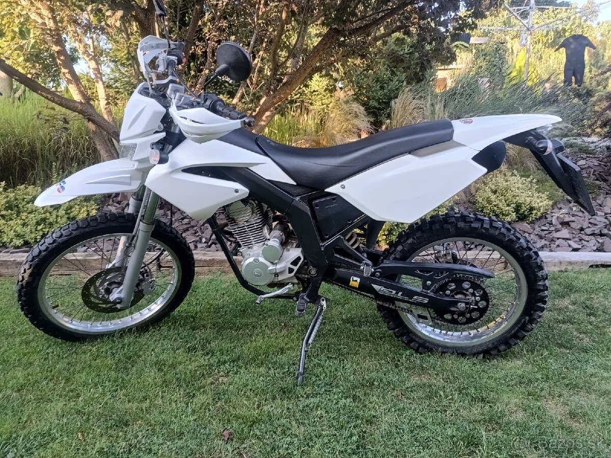 DERBI Senda R 125 4T
Model
Senda R 125 4T
