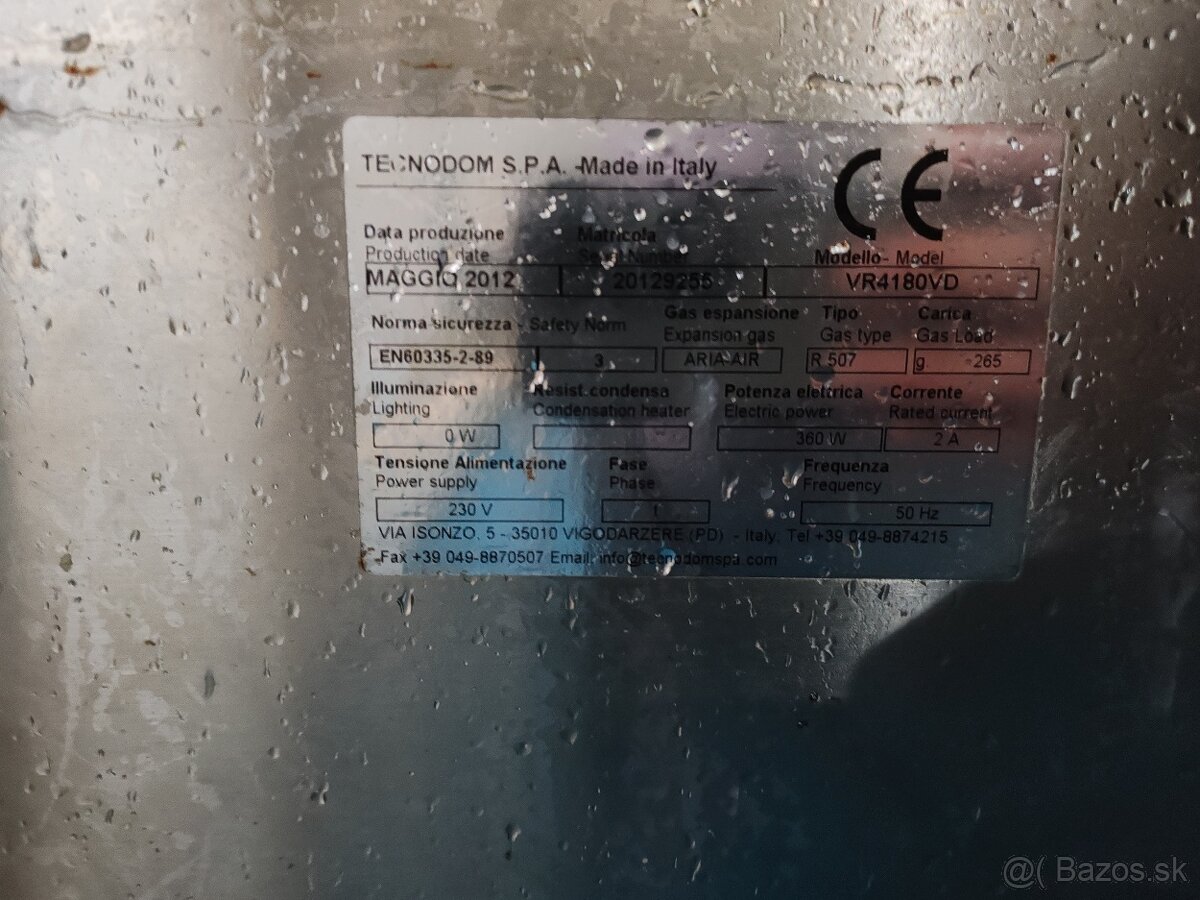 Chladiaca stolová vitrína - 2