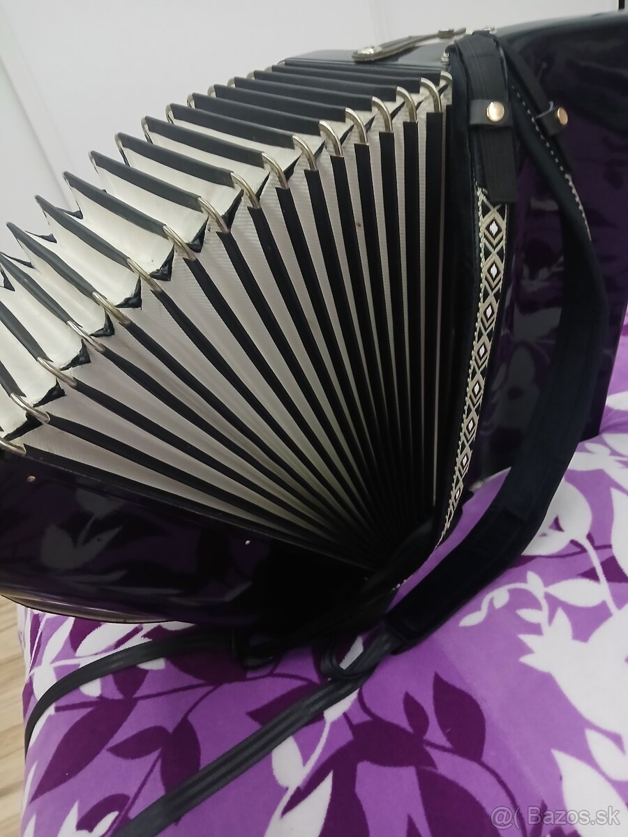 Predám pekný akordeón DELÍCIA CARMEN V - 2