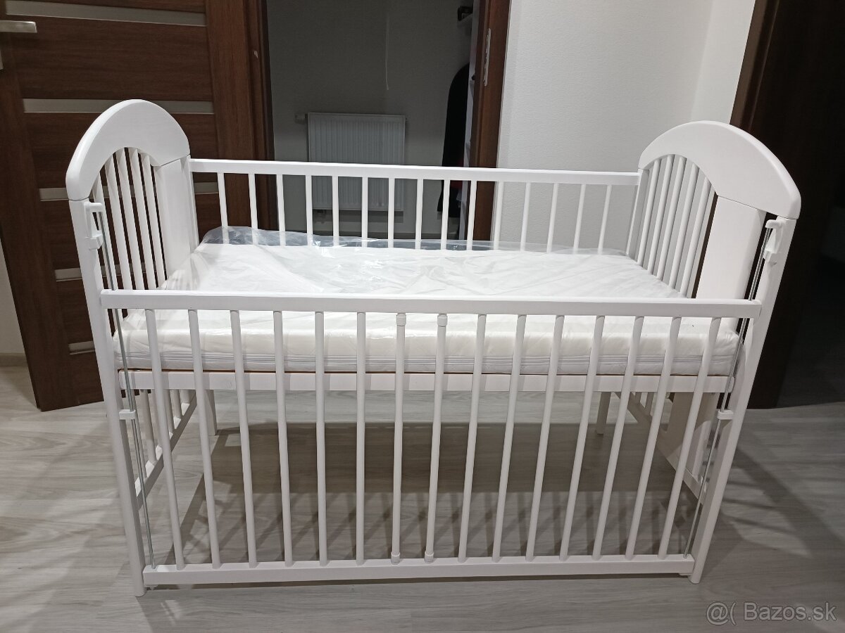 Luxusná biela postieľka (spúšťací bok) viac kusov / typov - 2