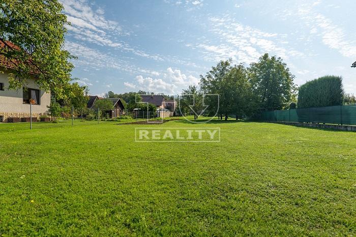 REZERVOVANÉ Na predaj krásny stavebný pozemok v obci... - 2