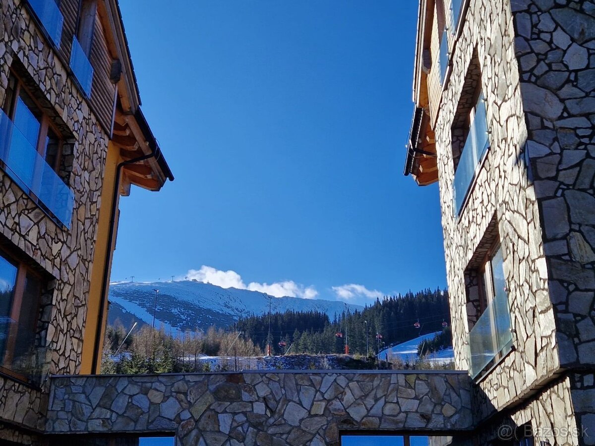REZERVOVANÝ/ Chalet JASNÁ-CHOPOK na svahu 3 izbový luxusne z - 2
