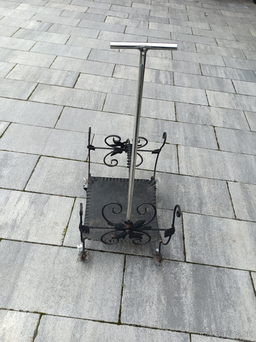 Vozík na drevo na kolieskach - 2