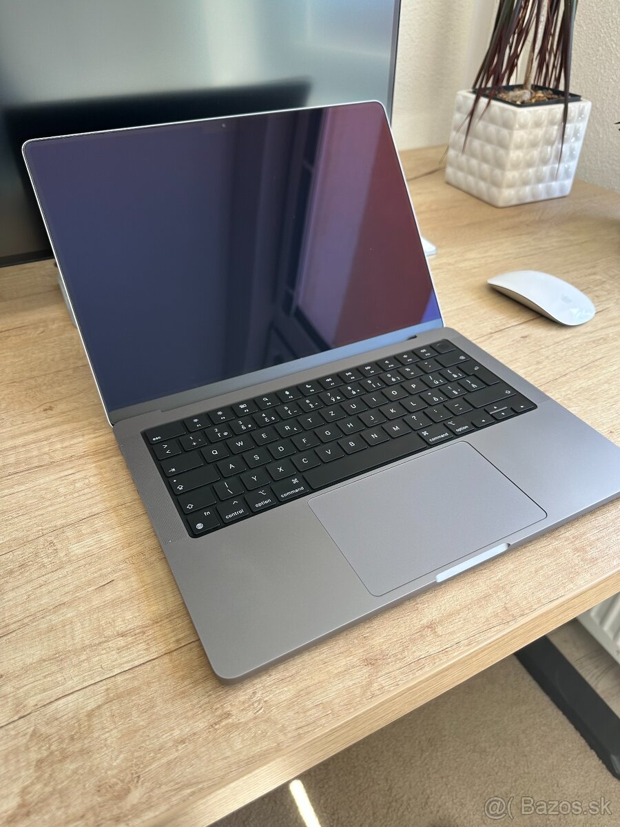 Apple MacBook Pro 14" CTO (M1, 32GB, 1TB SSD) - 2