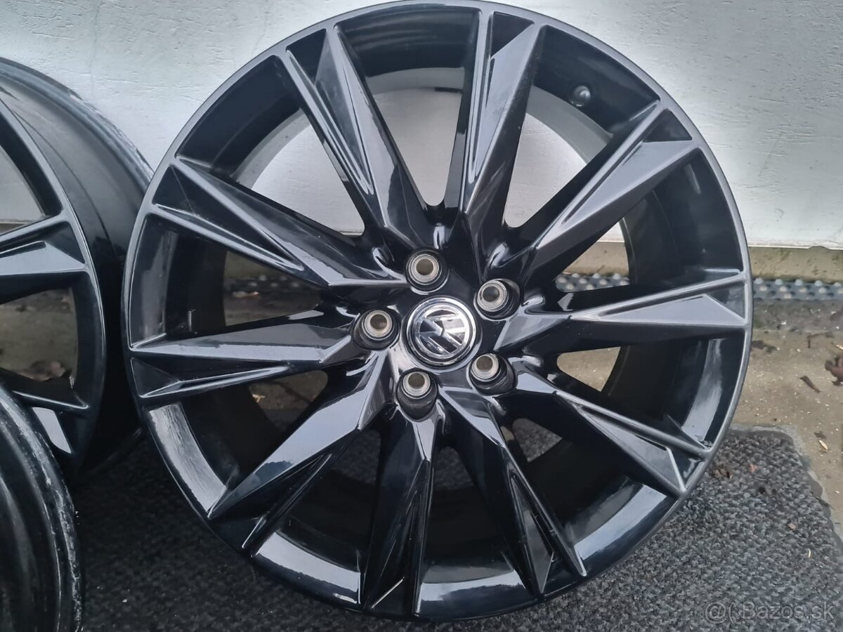 BLACK 5X112 R19 8,0J ET45 - 2