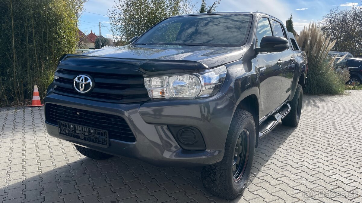 TOYOTA HILUX S NAVIJÁKOM - NA PREDAJ / NA SPLÁTKY