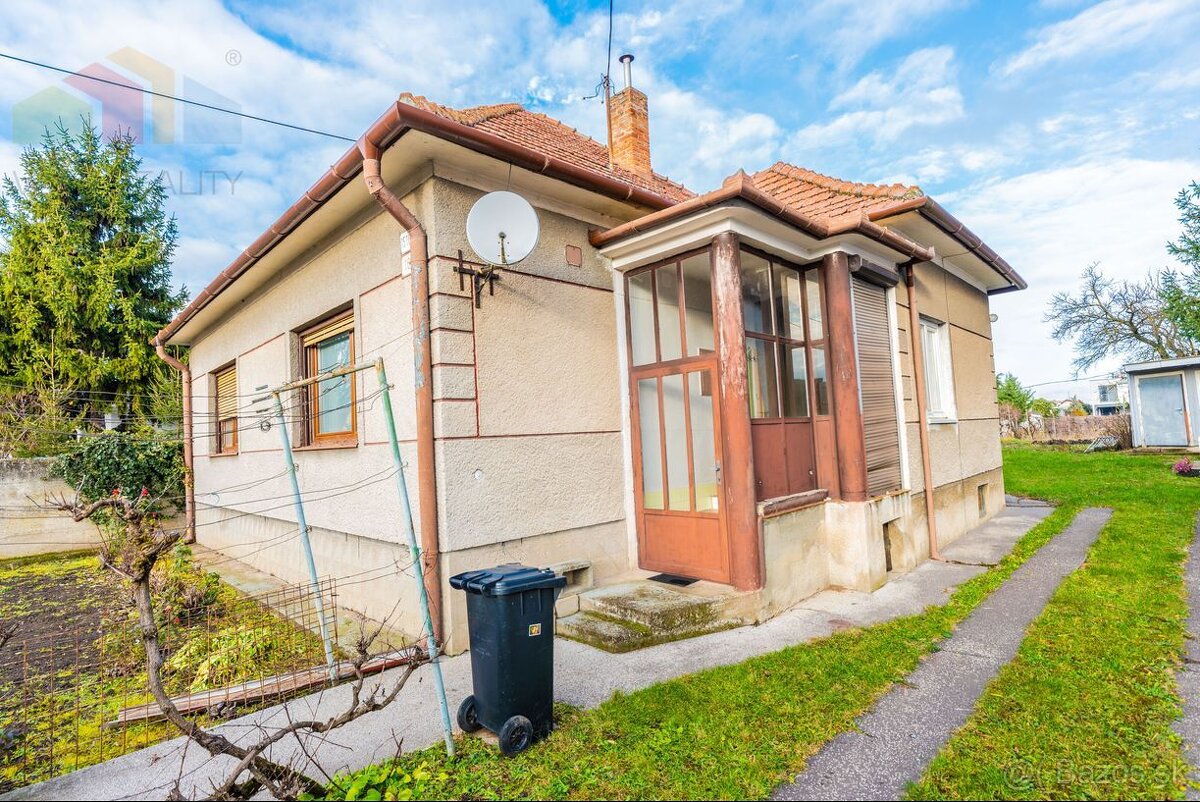 Priestranný rodinný dom s veľkým pozemkom 1454 m2, Bernoláko - 2