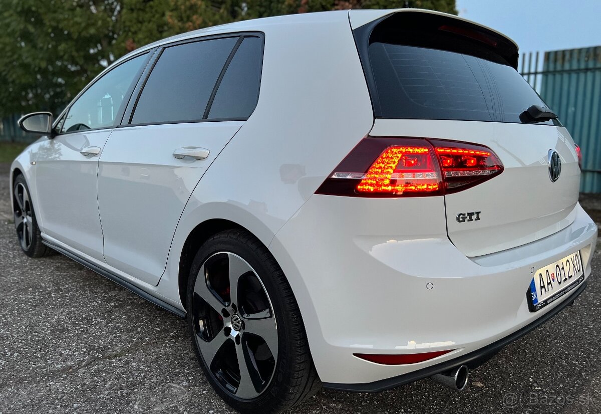 Volkswagen Golf GTI-162kw-2014-manual - 2