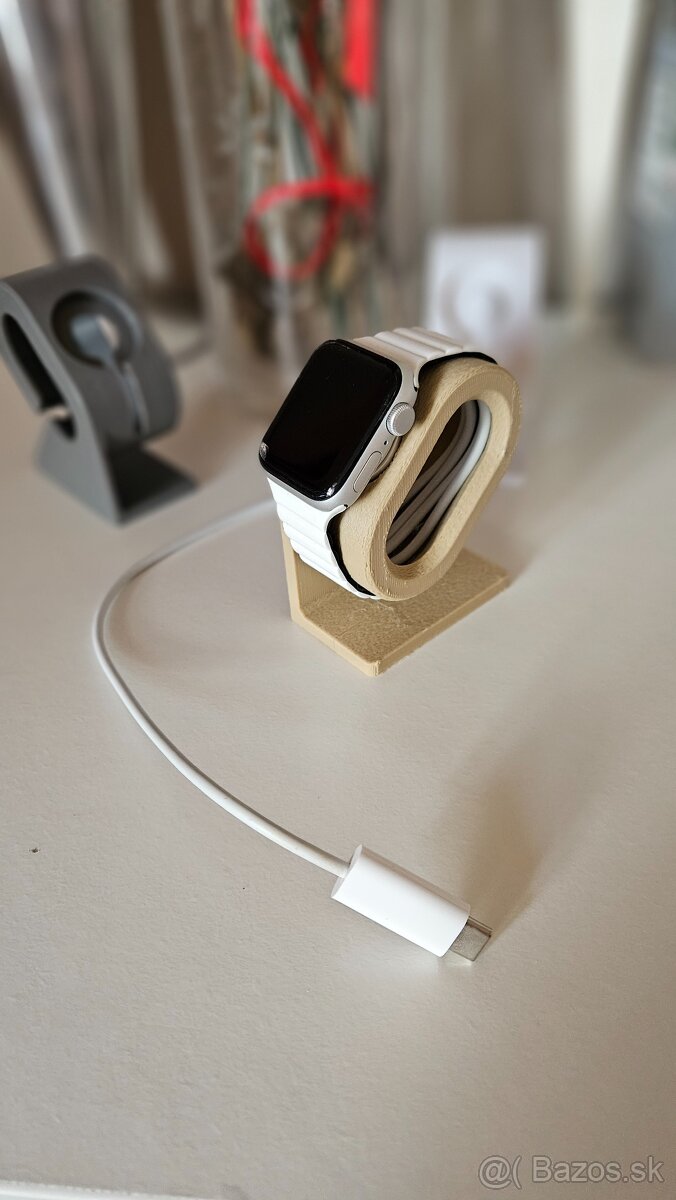 Stojan na Apple Watch - 2