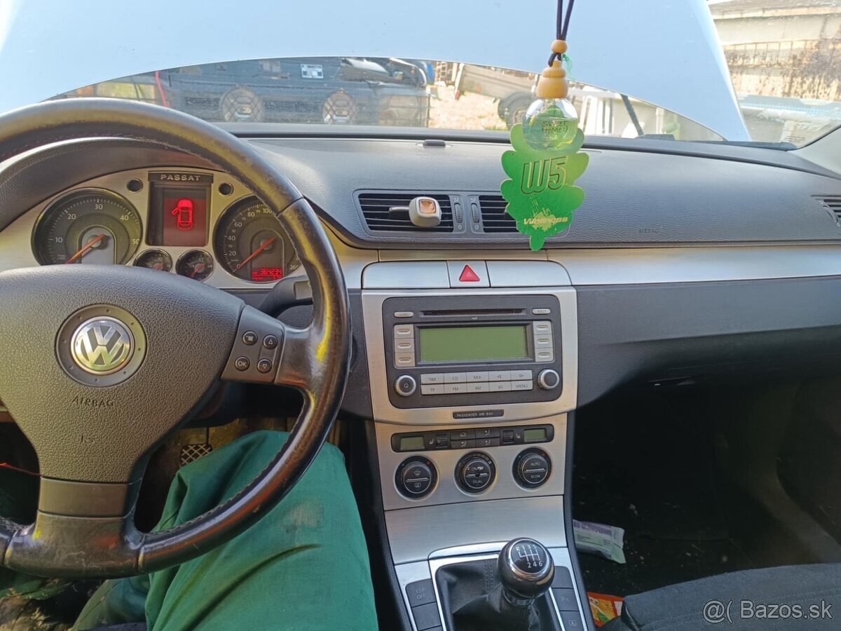 Rozpredam VW Passat b6 1.9tdi - 2