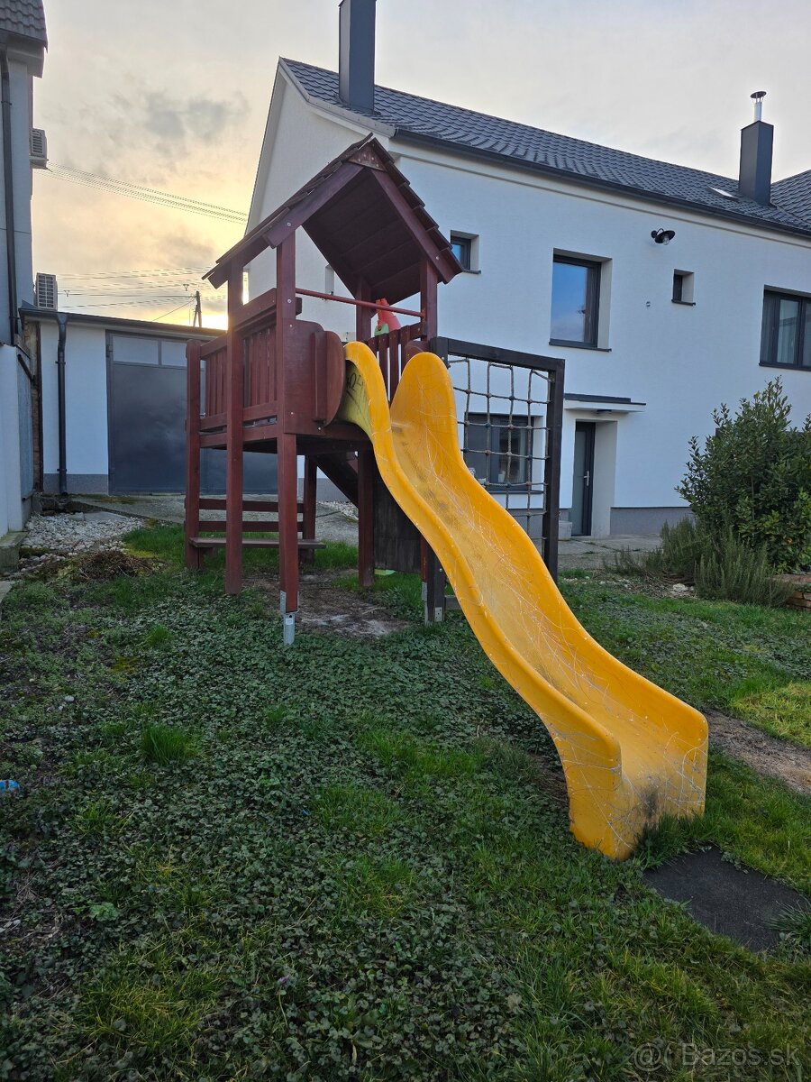 Detský domček so šmykľavkou - 2