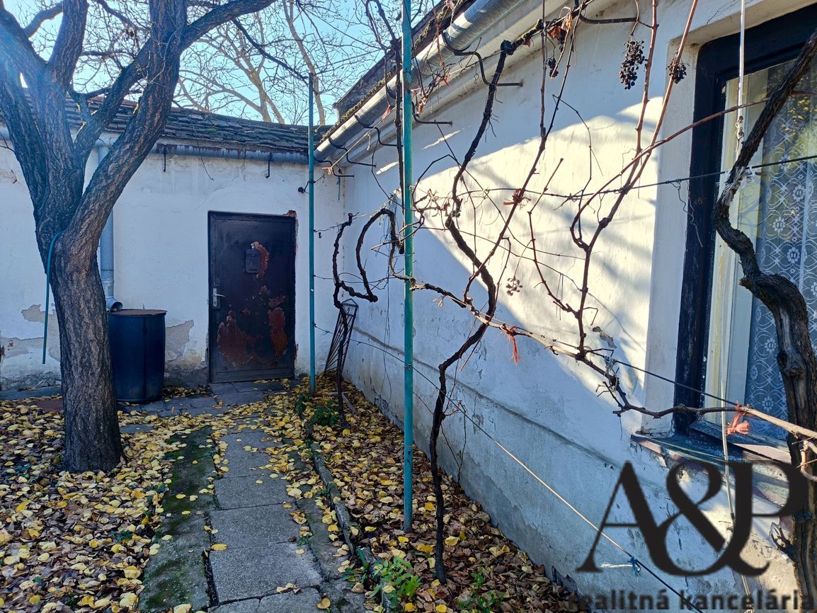 NA PREDAJ STARŠÍ RD S POZEMKOM, 593 M2, BORSKÝ SV.JUR, okr. - 2