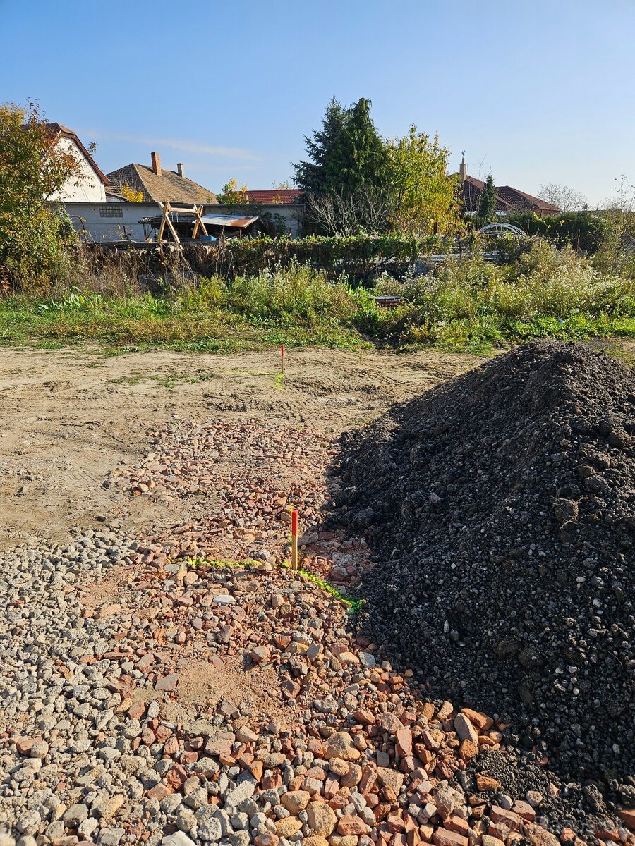 Predam stavebny pozemok Trnovec nad Vahom - 2