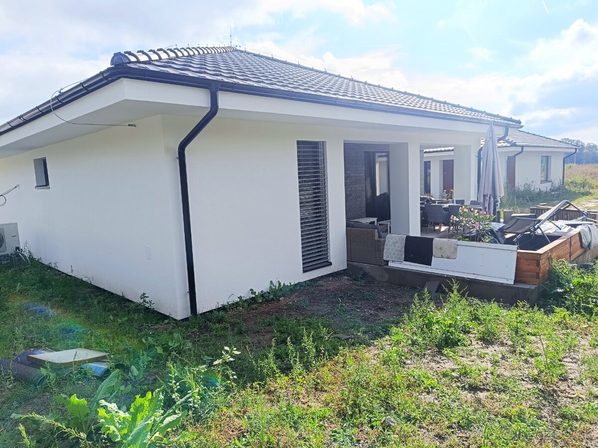 Predám 4-izbový rodinný dom v obci Radošovce (J.Bohunice) - 2