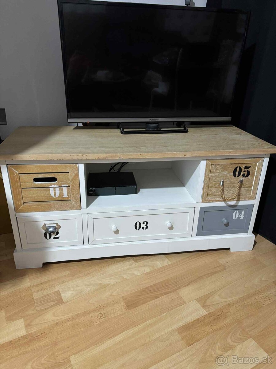 Skrinky a komoda pod TV Vianoce - 2