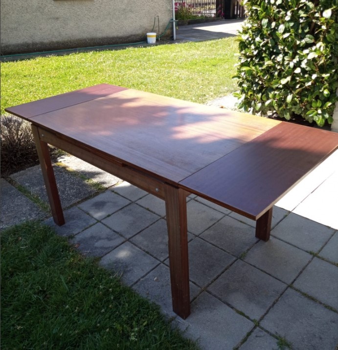 Jedálenský stôl - 2