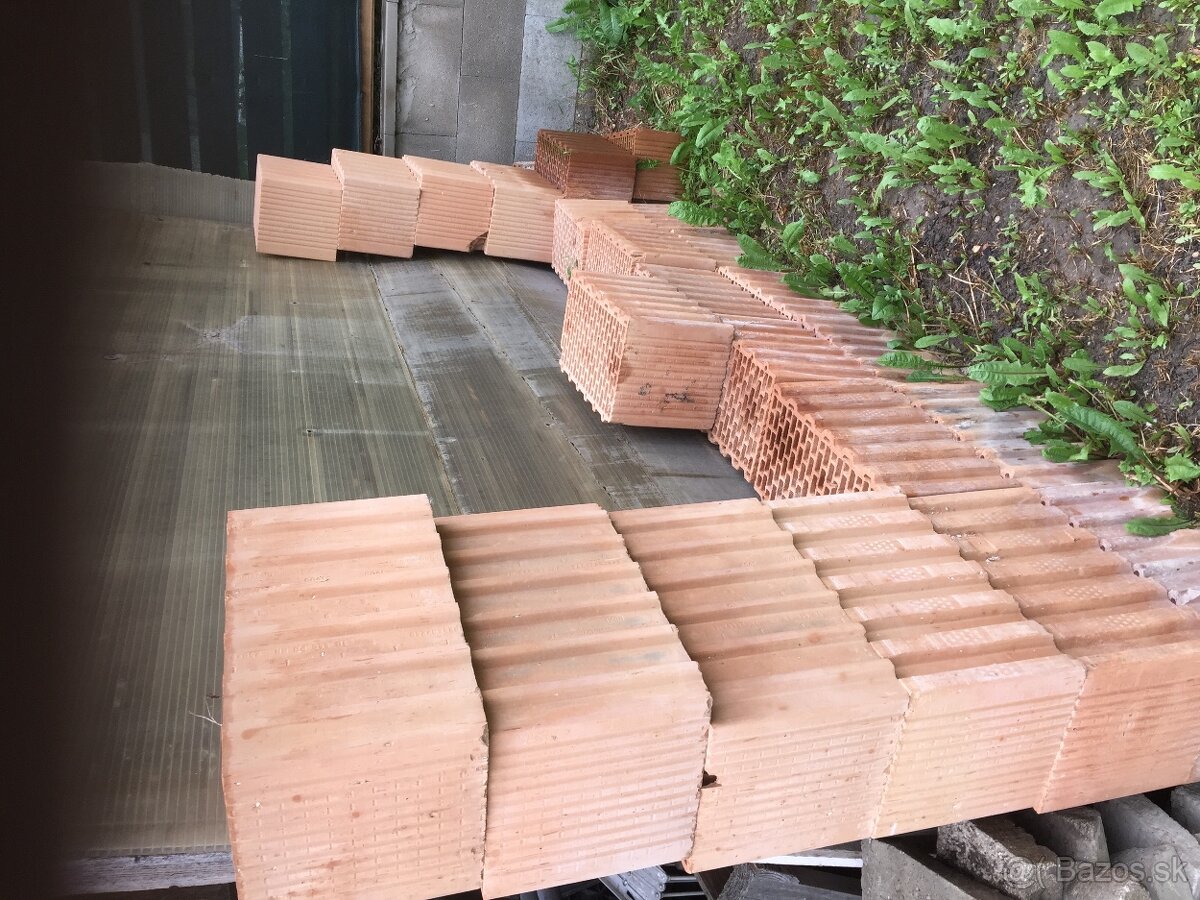 Kachličky , drevené palety - 2