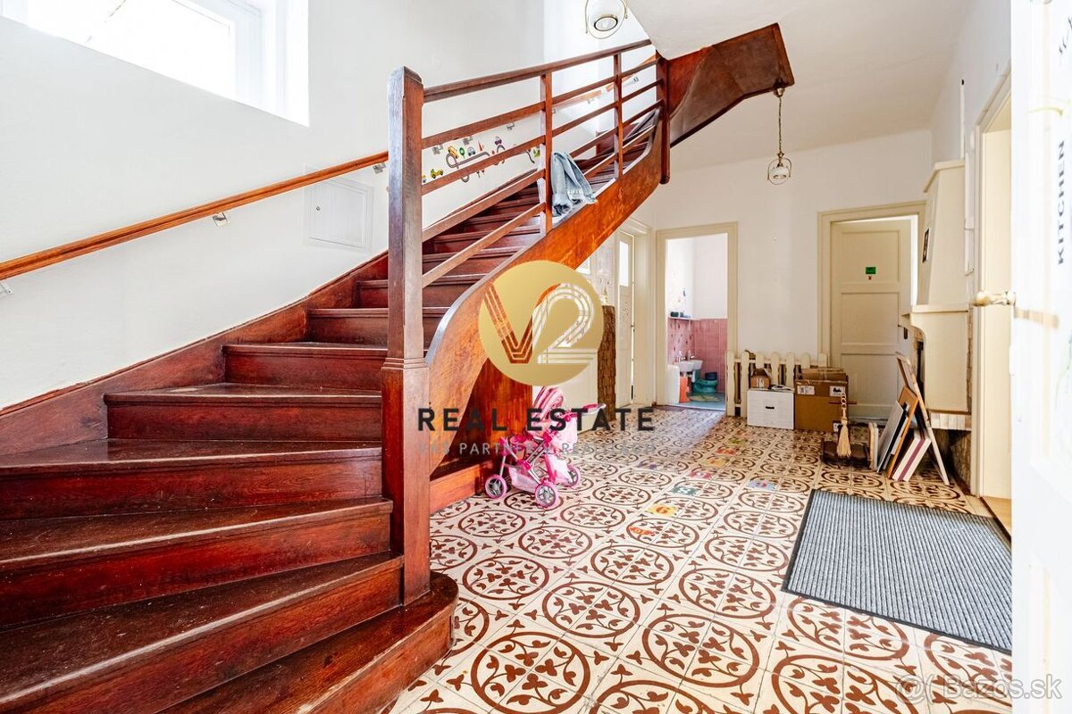 Na PRENÁJOM budova s pozemkom v centre mesta, prevádzkový/ka - 2