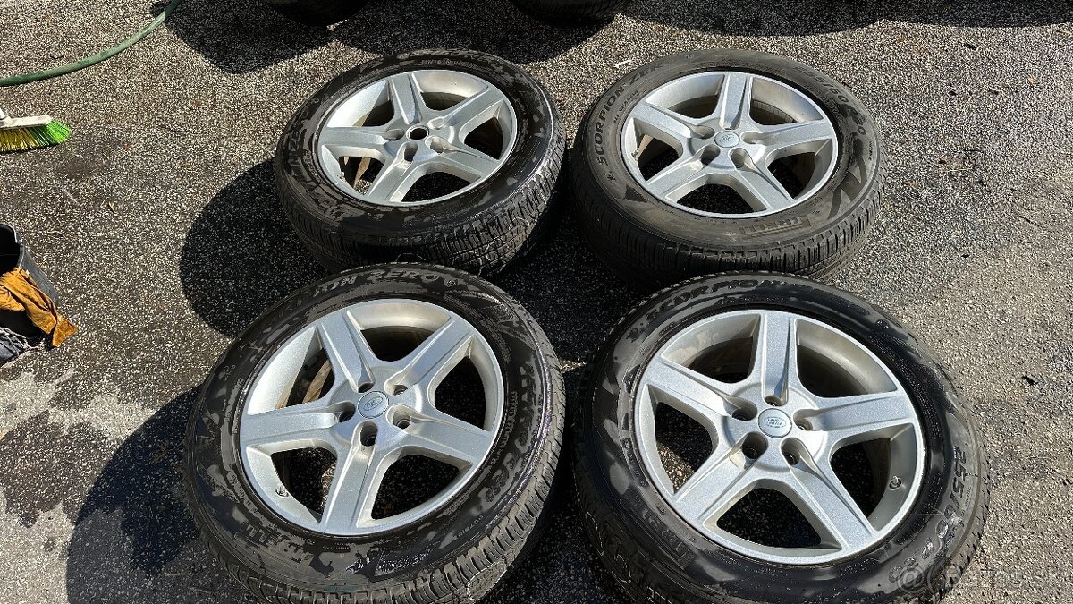 44. Land Rover Defender 255/60/ r20