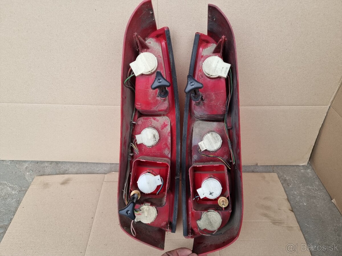 zadné svetlá Peugeot 807 - 2