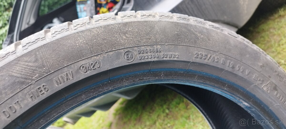 235/45 R19 99V - 2