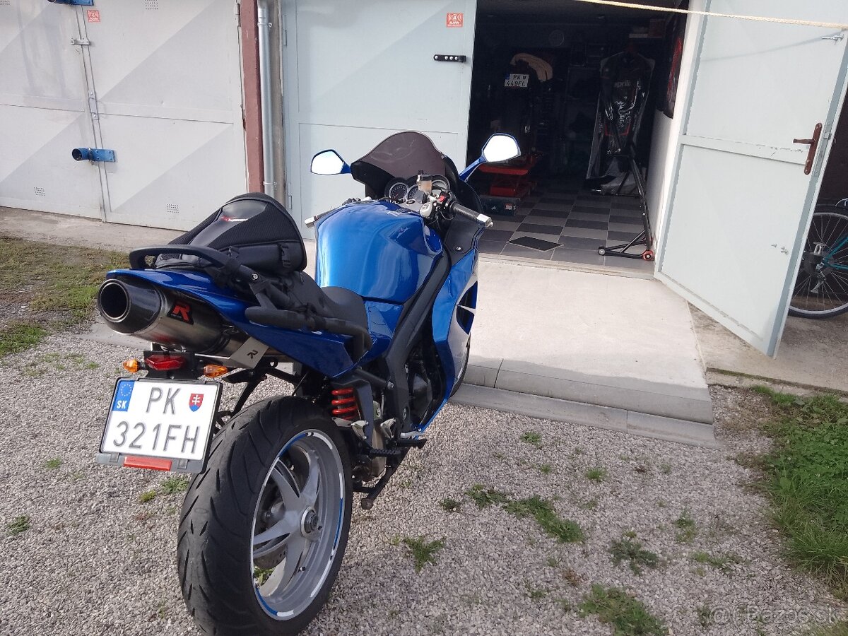 Triumph Sprint ST 1050 - 2