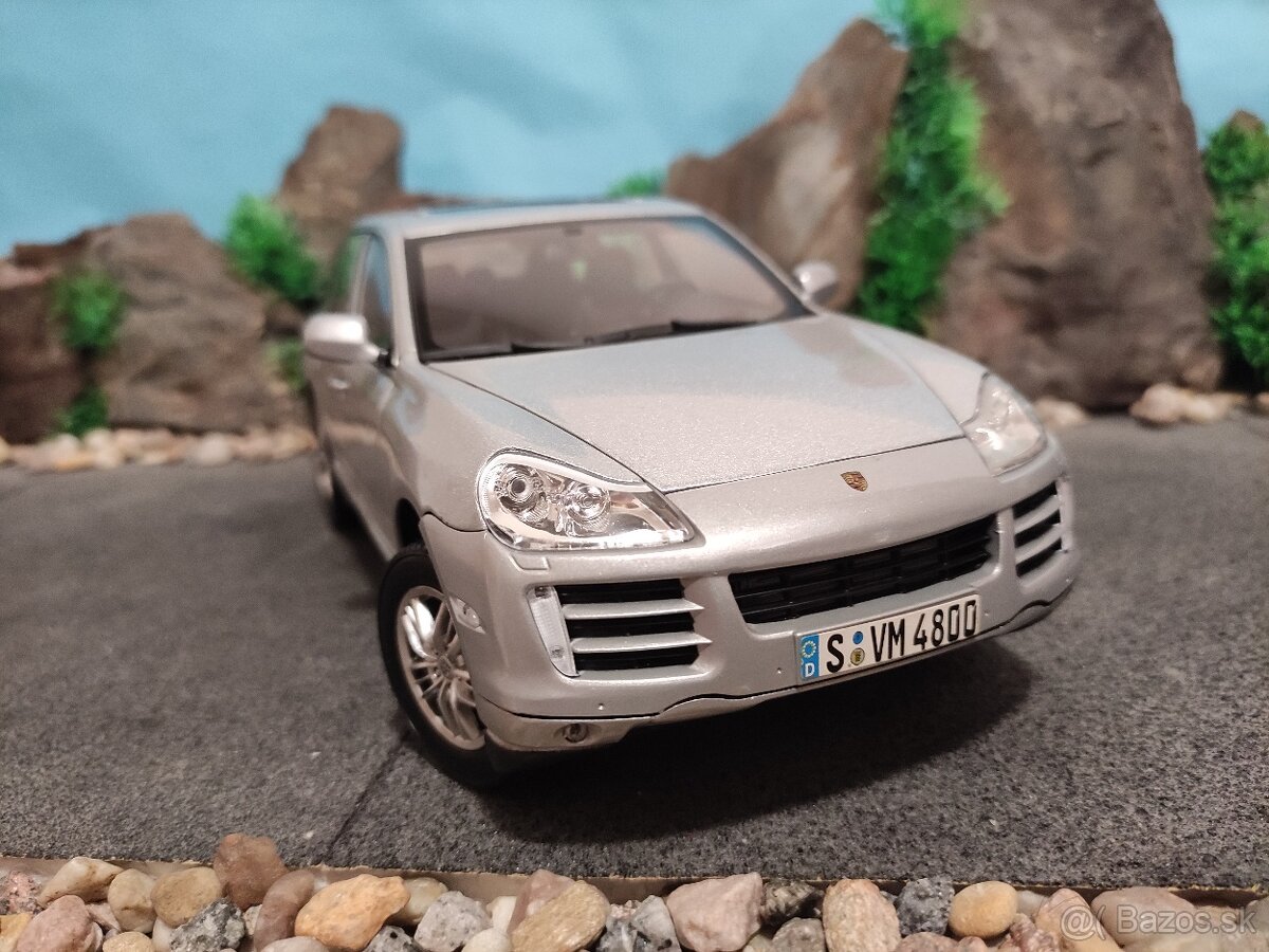 Prodám model 1:18 Porsche cayenne S - 2