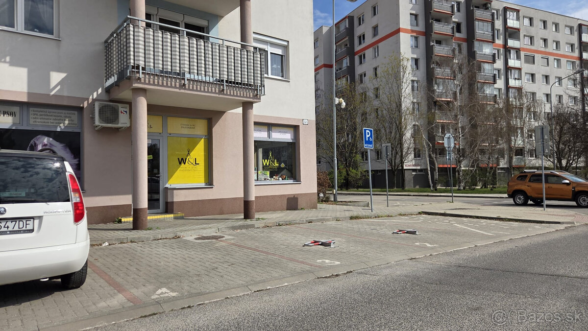 Parkovacie státie Vajanského ulica, Modra - 2