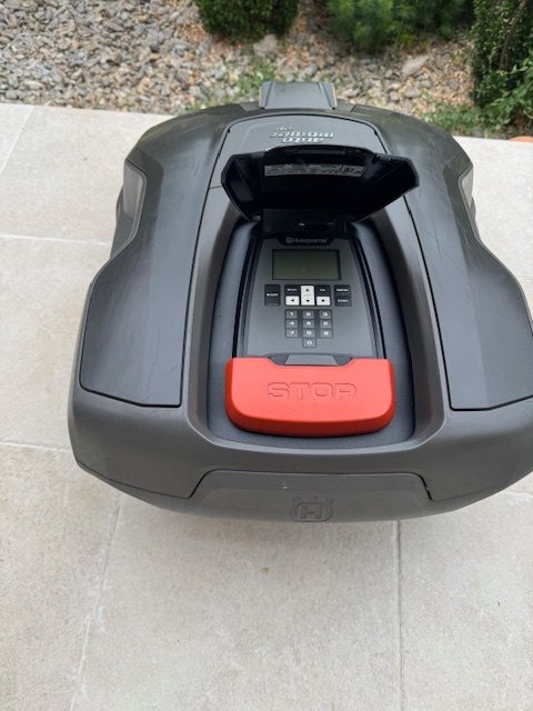Predam Husquarnu Automower 305 - 2