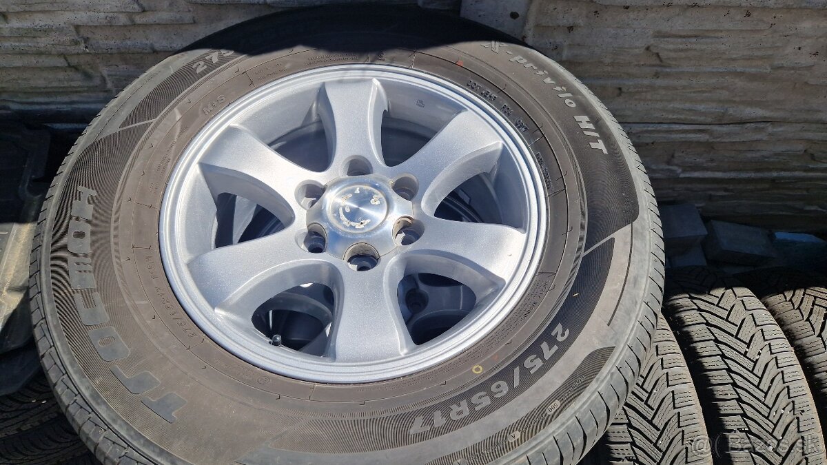 Toyota land cruiser 275/65R17