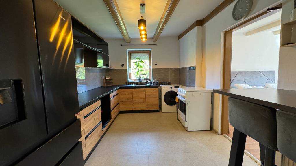 NA PREDAJ rodinný dom vo Svätoplukove - 2