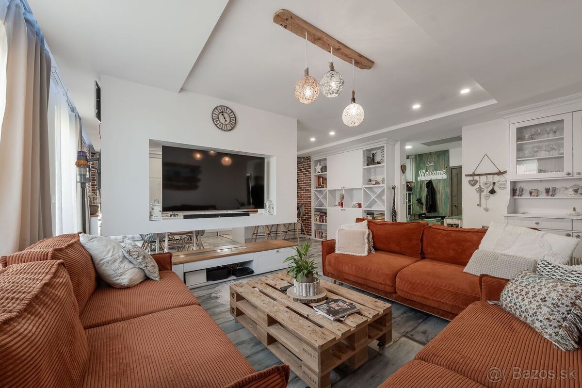 ZELENÁ STRÁŇ - PRIESTRANNÝ 4 IZBOVÝ BYT, 3 TERASY, 2 GARÁŽOV - 2