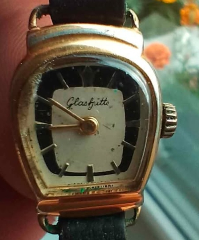 Zlacené dámské hodinky - 2