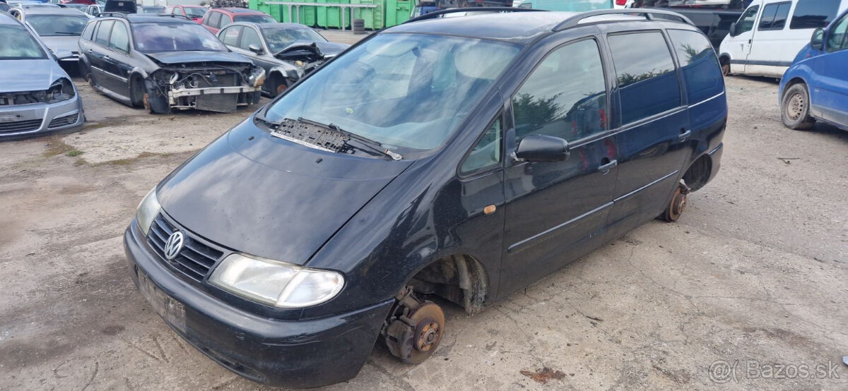 Lacno rozpredám VW Sharan 1995-2000 na náhradné diely - 2