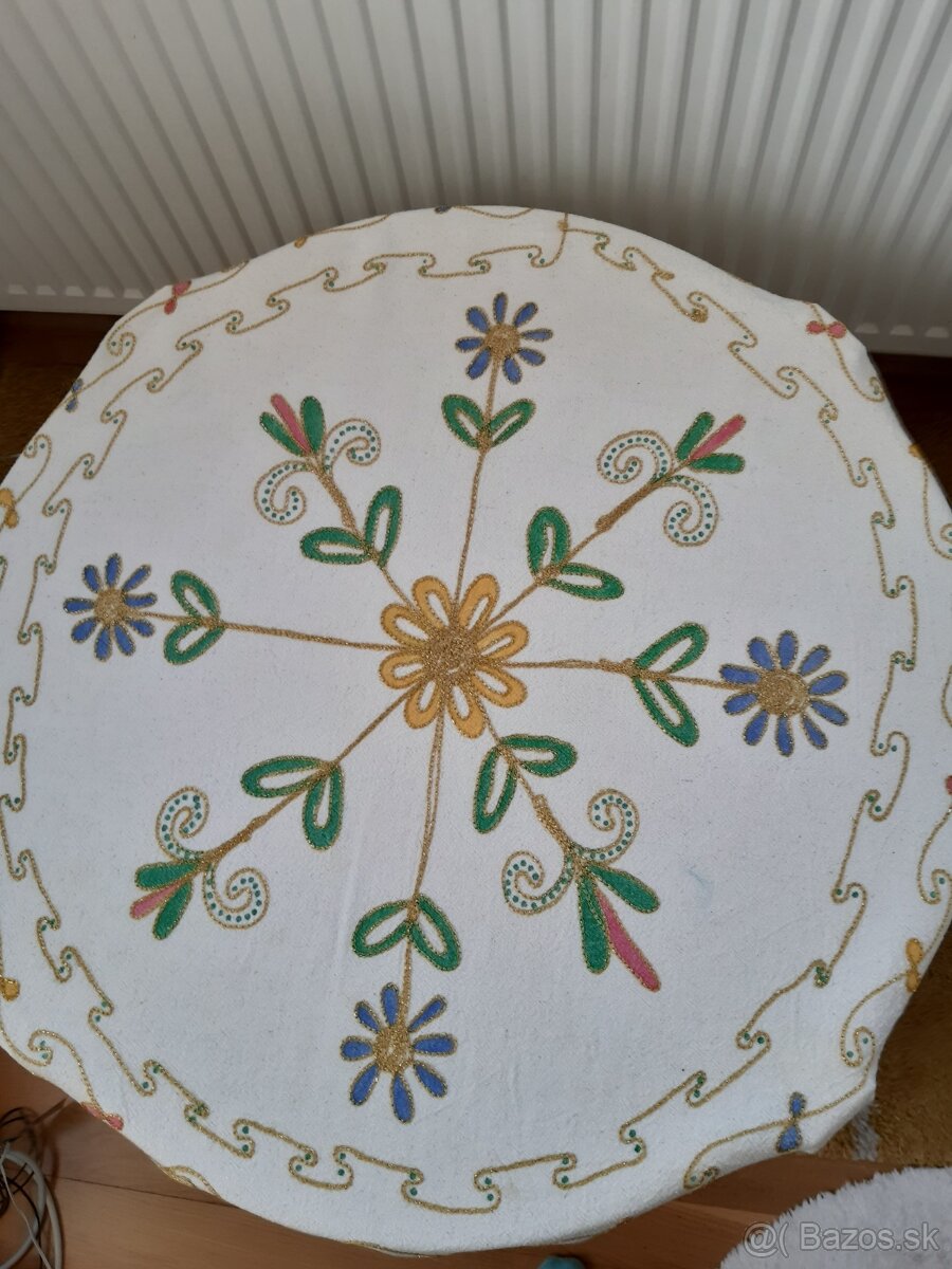 Okrúhly retro obrus - 2