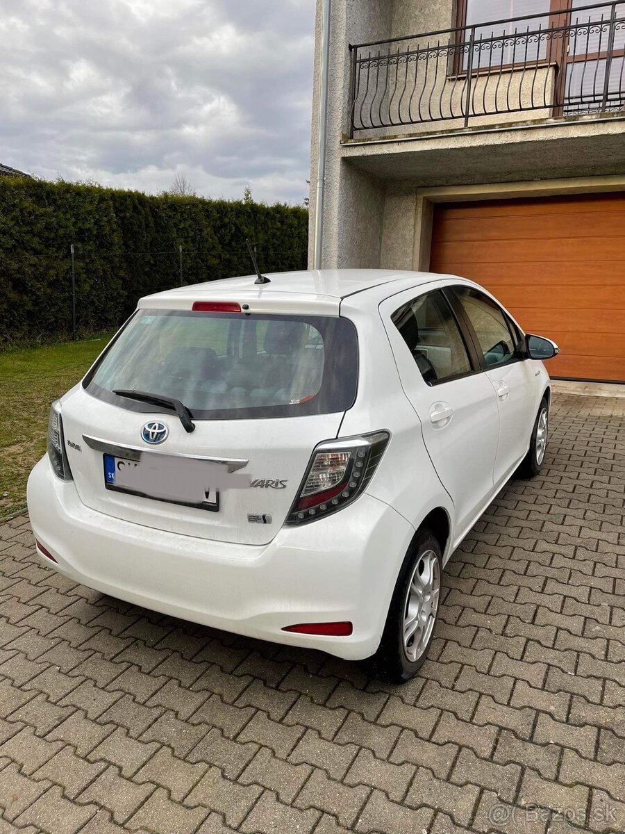 Predam toyotu yaris hybrid - 2