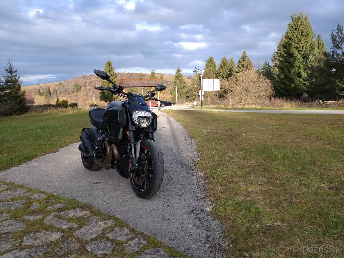 DUCATI DIAVEL 1200 DARK EDITION - 2