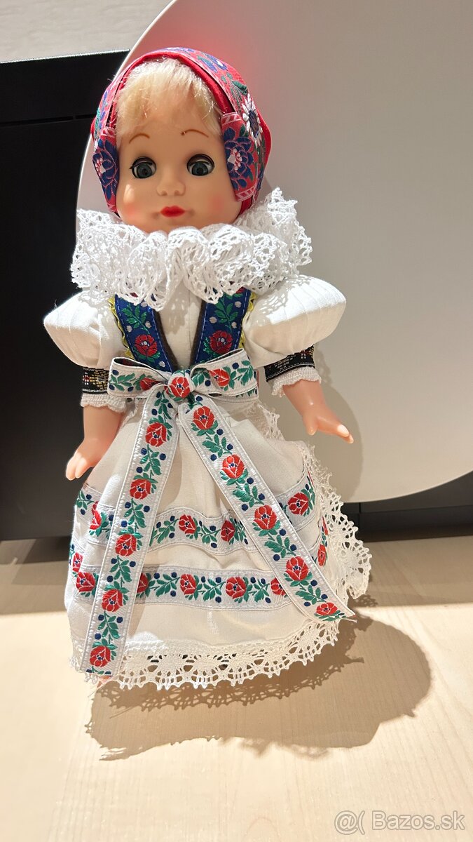Bábika v slovenskom ľudovom kroji - 2