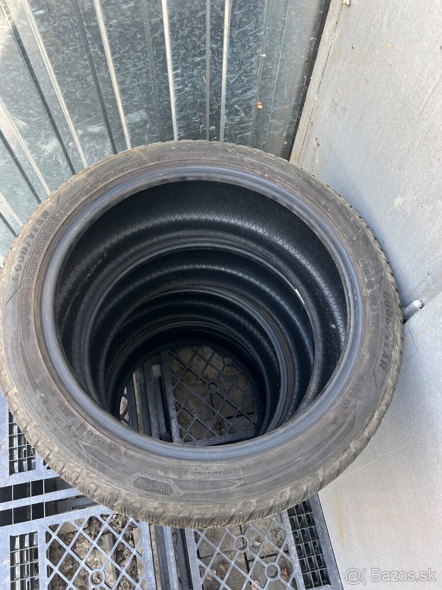 Zimne Goodyear 245/45R19 - 2
