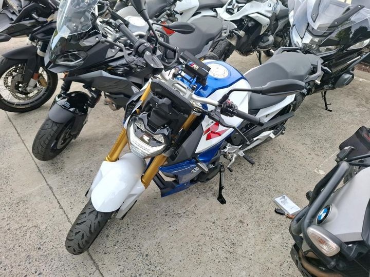 BMW F900R_takmer plná výbava_ZNÍŽENÝ PODVOZOK_6.999€ netto_ - 2