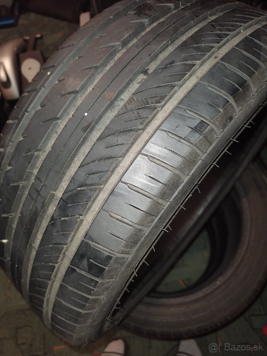 Letné pneu 215/45r17 - 2