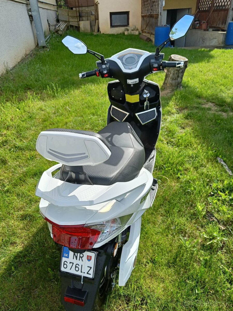 e-skuter Equis Hecht - 2