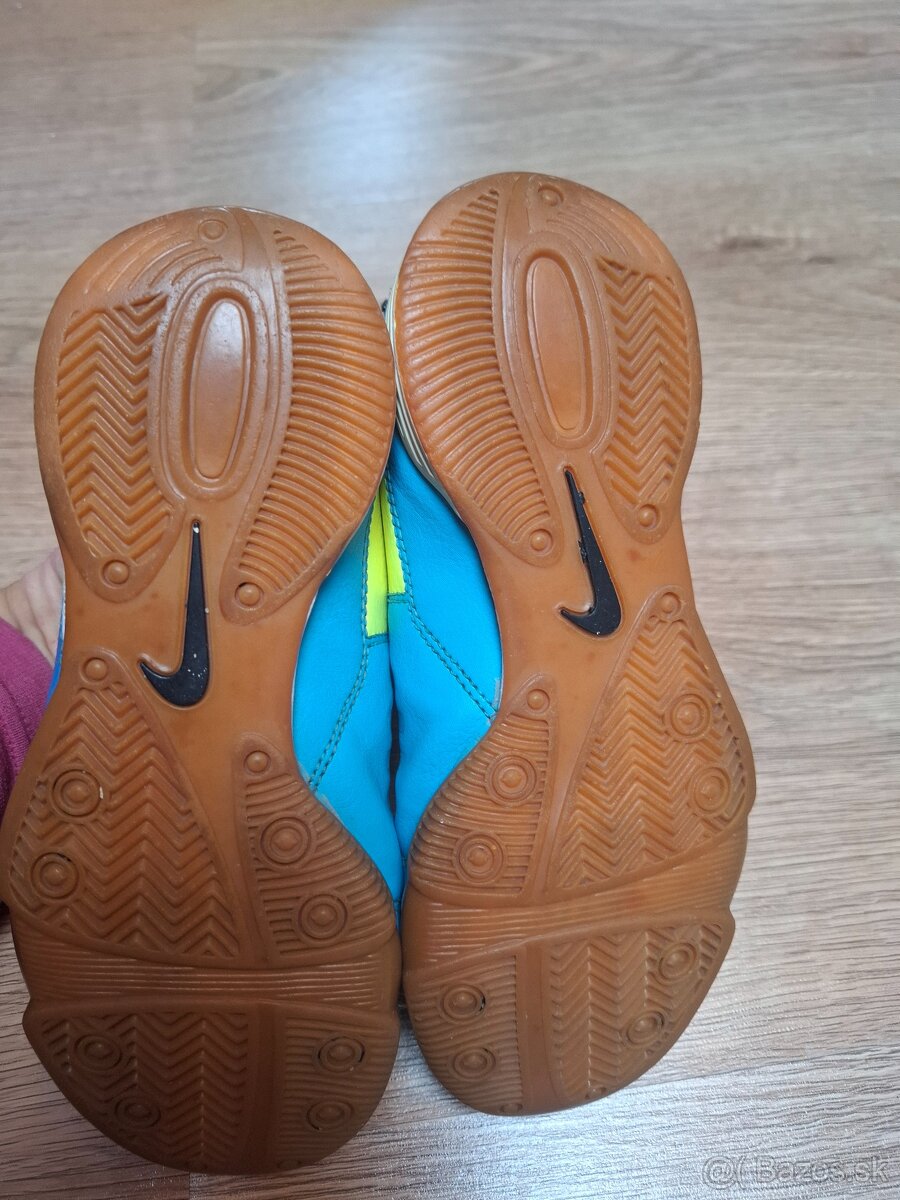 Halovkt nike+ slapky vel 33 - 2