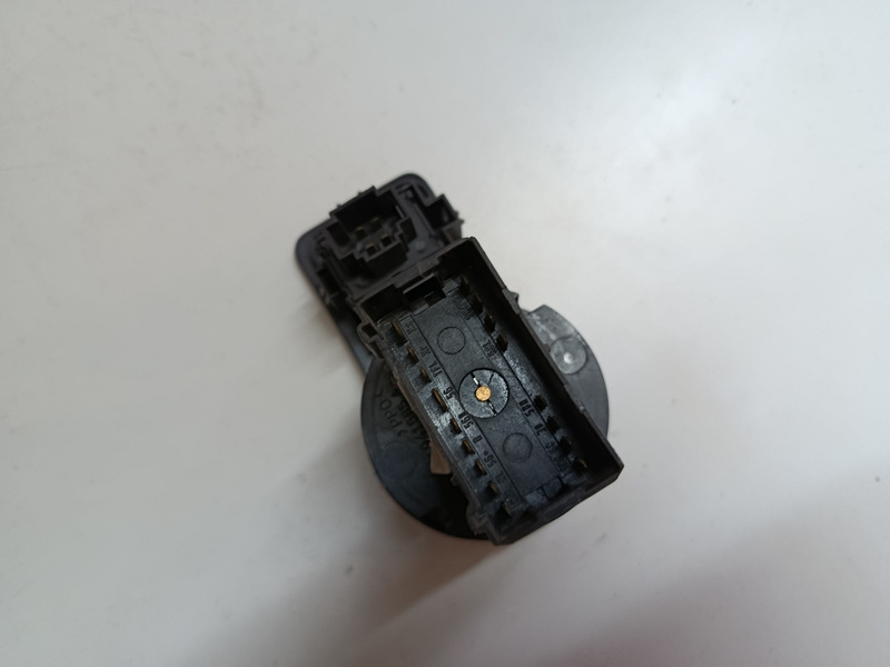 Vypínač svetiel Skoda Superb 3B0941531B 25€ - 2