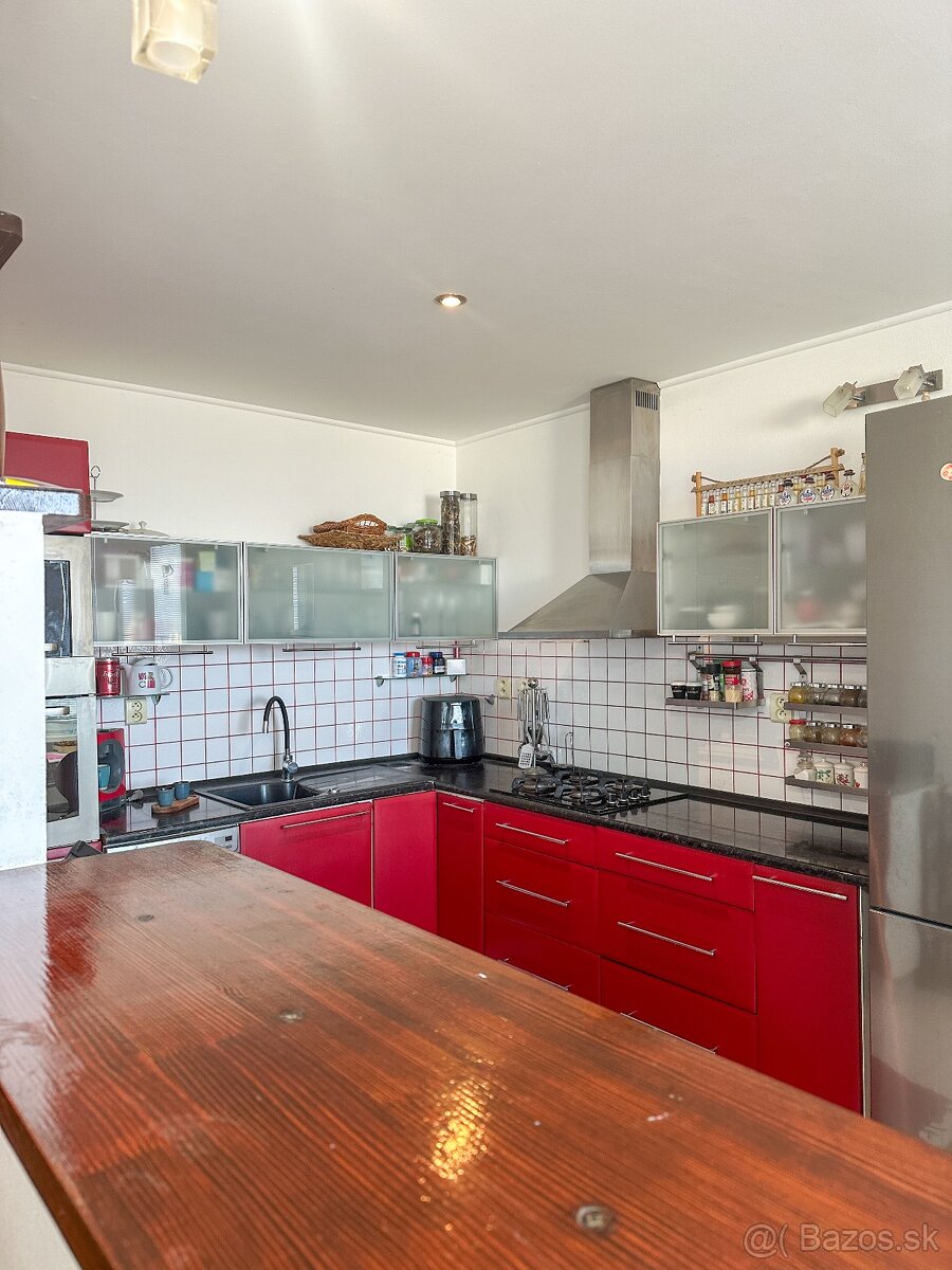 Pražský typ byt s veľkou loggiou, Jaltska - 2