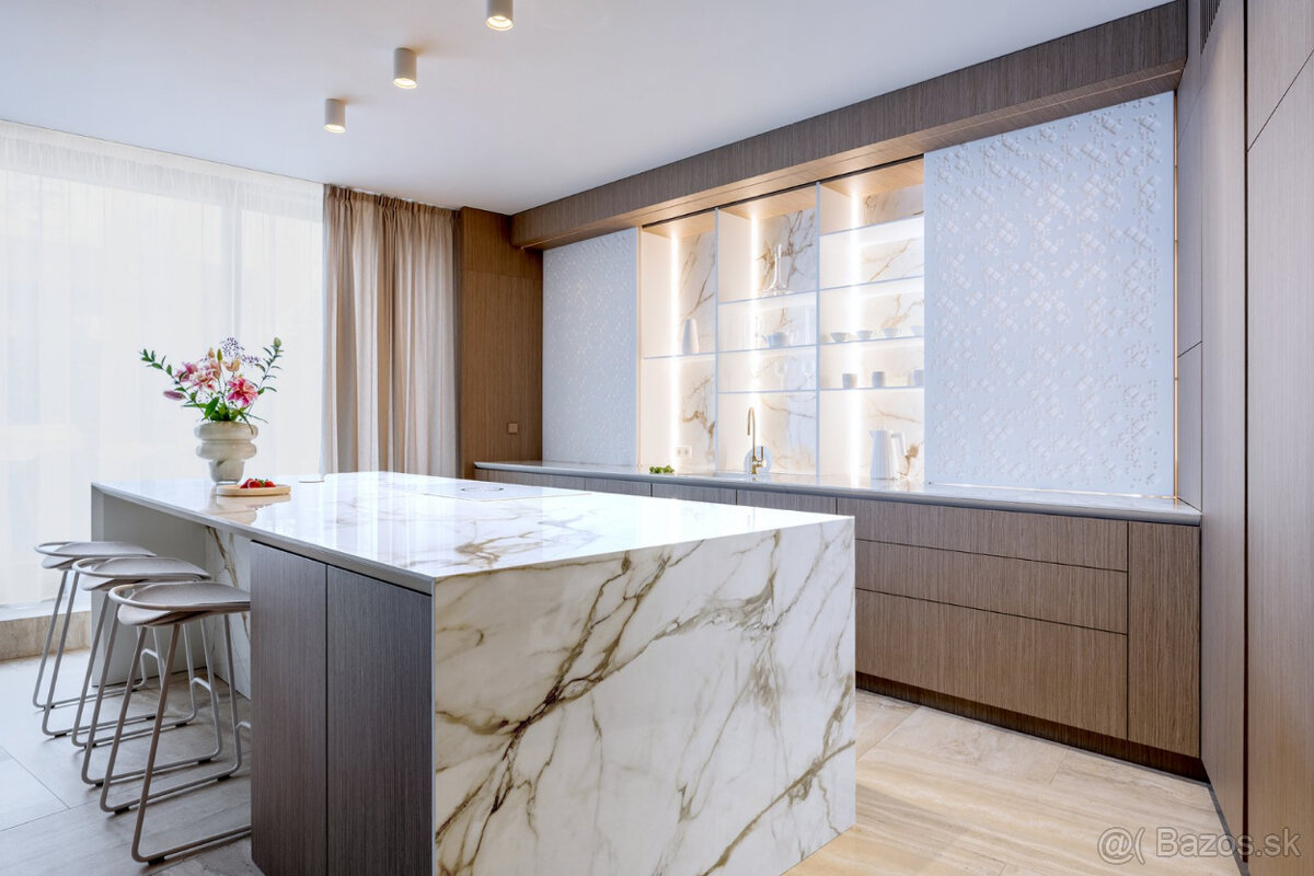 Na predaj: Veľkometrážny byt v centre Komárna - 2